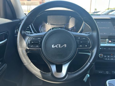 Used 2022 Kia Niro EX image 13