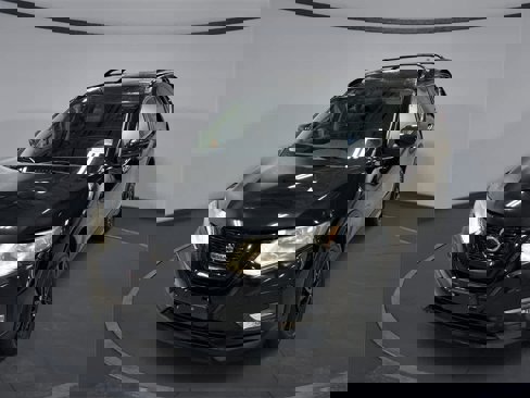 Used 2018 Nissan Rogue SV image 1