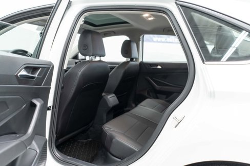Used 2024 Volkswagen Jetta SE w/ Panoramic Sunroof Package image 30