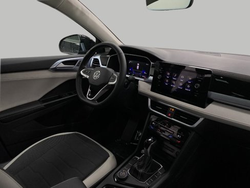 New 2025 Volkswagen Taos SE image 5