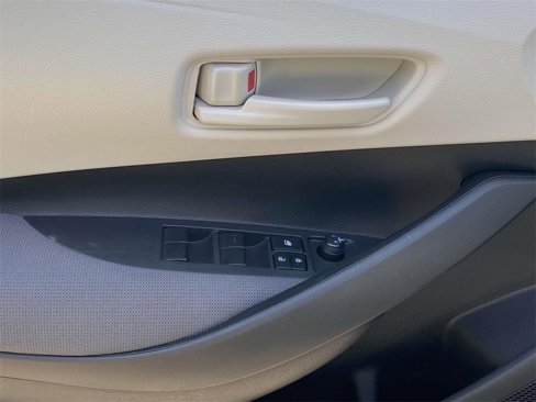 Used 2025 Toyota Corolla LE image 15