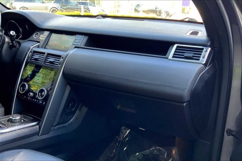 Used 2019 Land Rover Discovery Sport HSE image 17