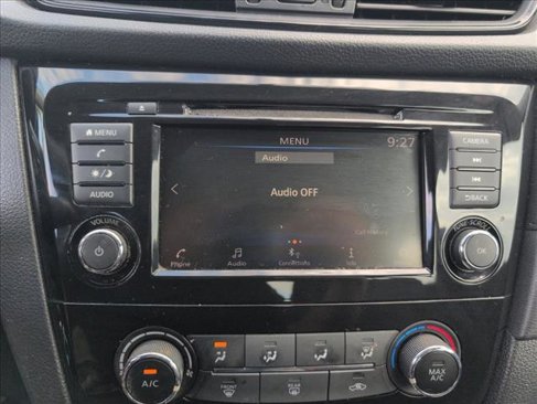 Used 2018 Nissan Rogue S image 11