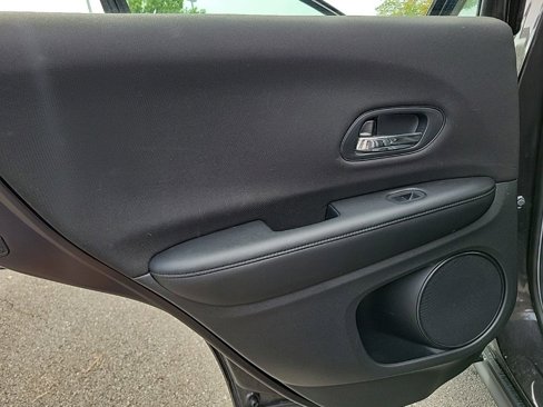 Used 2018 Honda HR-V LX image 17