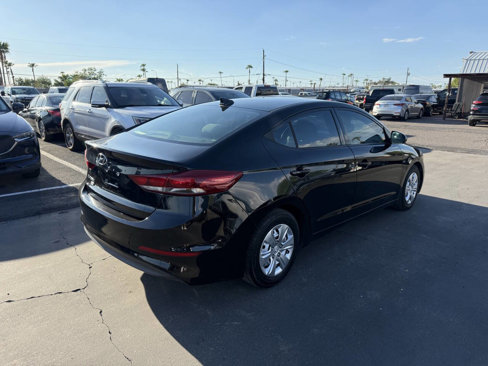 Used 2017 Hyundai Elantra SE image 12