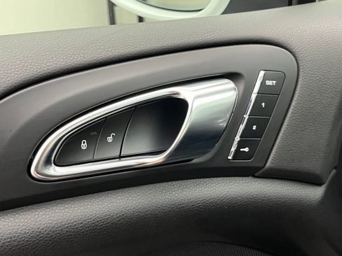 Used 2015 Porsche Cayenne S image 28