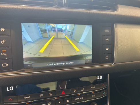 Used 2018 Jaguar XF Premium image 8
