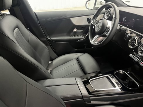 Used 2025 Mercedes-Benz CLA 250 image 21