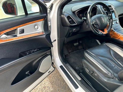 Used 2016 Lincoln MKX Reserve w/ Luxury Package image 9
