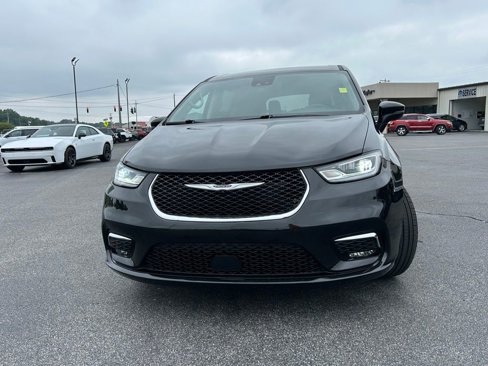 Used 2023 Chrysler Pacifica Touring-L image 9