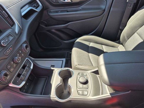 Used 2024 GMC Terrain SLE w/ Driver Convenience Package image 19