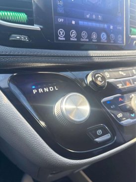 Used 2017 Chrysler Pacifica Limited image 23