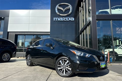 Used 2021 Nissan Versa SV image 2