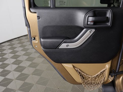 Used 2015 Jeep Wrangler Unlimited Sahara w/ Dual Top Group image 18