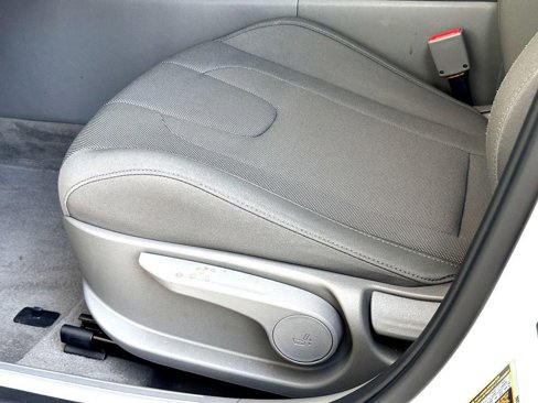 Used 2025 Hyundai Elantra SE w/ Cargo Package image 13
