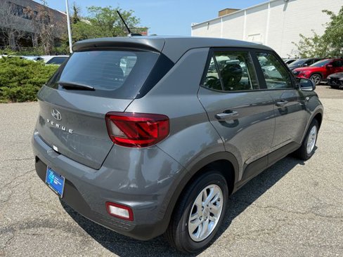 New 2025 Hyundai Venue SE image 9