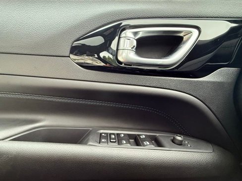 New 2025 Jeep Compass Limited image 30