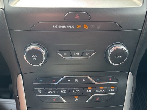 Used 2020 Ford Edge SEL image 21