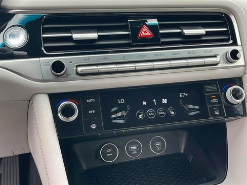 Used 2025 Genesis G70 2.5T image 21
