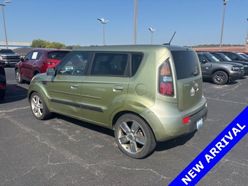 Used 2010 Kia Soul ! image 4