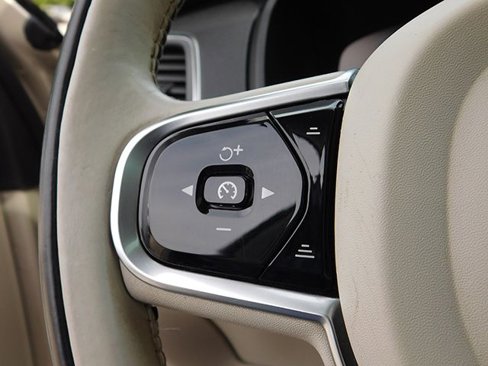 Used 2016 Volvo XC90 T6 Momentum image 25