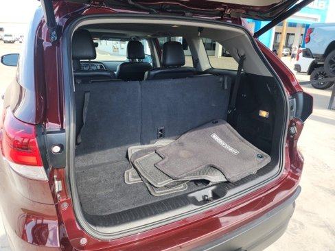 Used 2019 Toyota Highlander XLE image 22