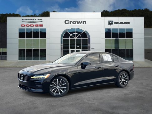 Used 2022 Volvo S60 B5 Momentum image 1