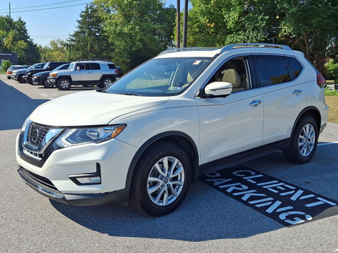 Used 2017 Nissan Rogue SV w/ Sun & Sound Touring Package image 3