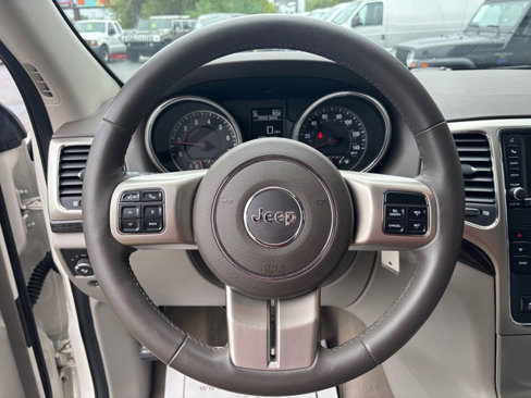 Used 2011 Jeep Grand Cherokee Laredo image 16