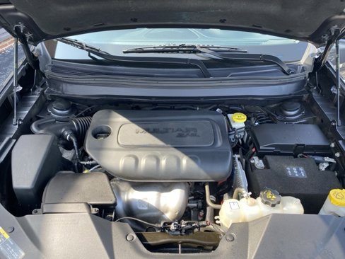 Used 2023 Jeep Cherokee Altitude Lux image 9
