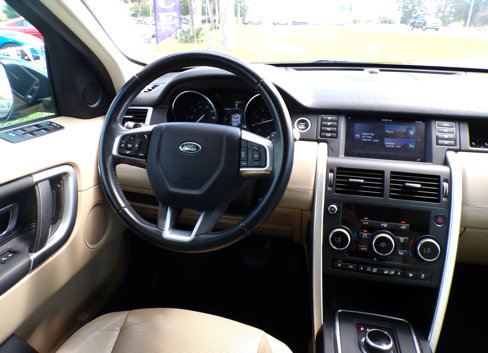 Used 2017 Land Rover Discovery Sport HSE image 12