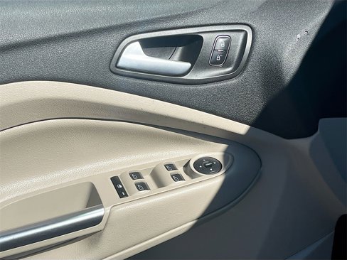 Used 2019 Ford Escape SE image 17