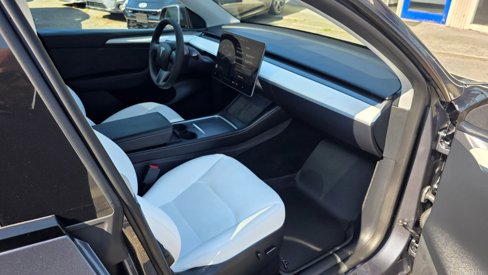 Used 2023 Tesla Model Y Long Range image 12