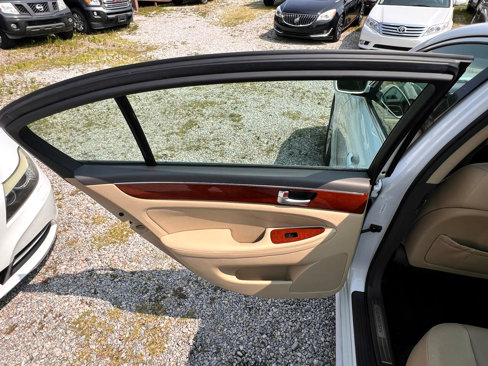 Used 2012 Hyundai Genesis 3.8 image 28