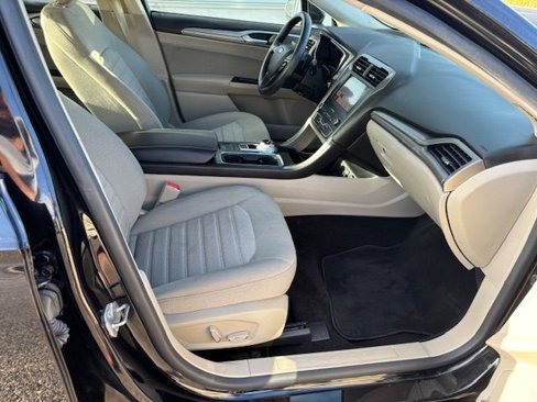 Used 2019 Ford Fusion SE image 17