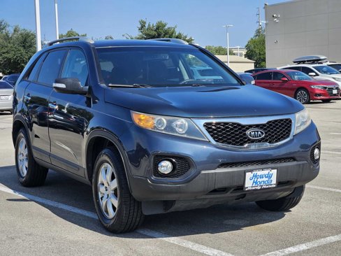 Used 2011 Kia Sorento LX w/ Convenience Pkg image 3