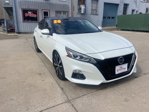 Used 2020 Nissan Altima 2.0 Platinum image 1