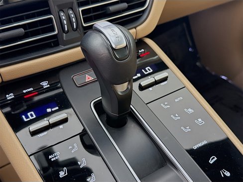 Certified 2022 Porsche Macan image 14