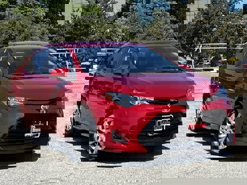 Used 2018 Toyota Corolla LE image 1