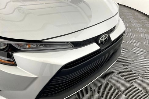 Used 2024 Toyota Corolla LE image 39