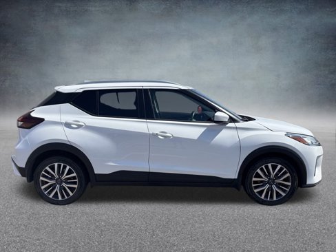 Used 2023 Nissan Kicks SV image 4