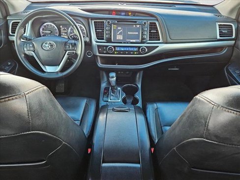 Used 2018 Toyota Highlander XLE image 19