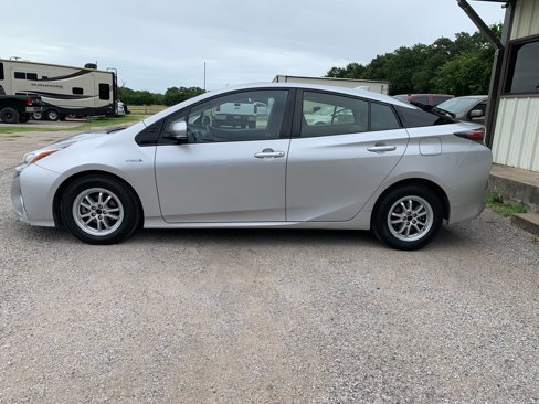 Used 2017 Toyota Prius Four Touring image 2