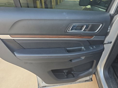 Used 2018 Ford Explorer Limited image 26