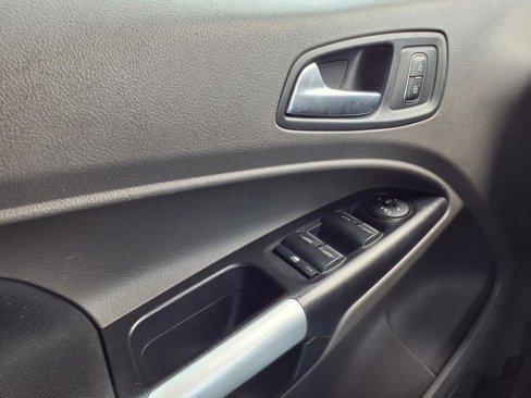 Used 2020 Ford Transit Connect XLT image 17