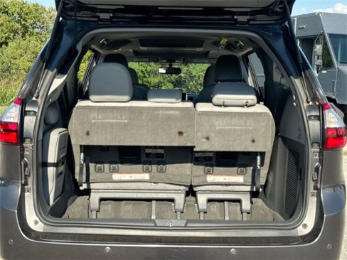 Used 2017 Toyota Sienna XLE Premium image 25
