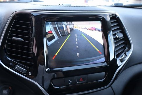 Used 2019 Jeep Cherokee Limited image 22