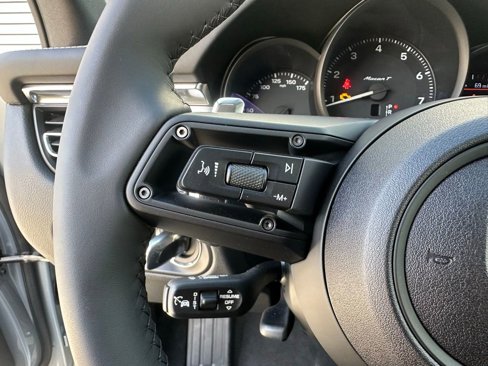 Used 2025 Porsche Macan image 19