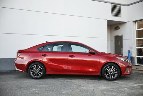 Used 2023 Kia Forte LXS image 3