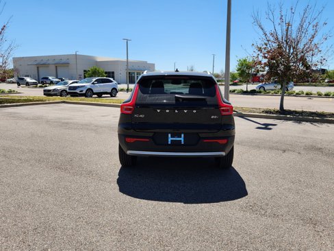 New 2025 Volvo XC40 B5 Core w/ Protection Package image 6